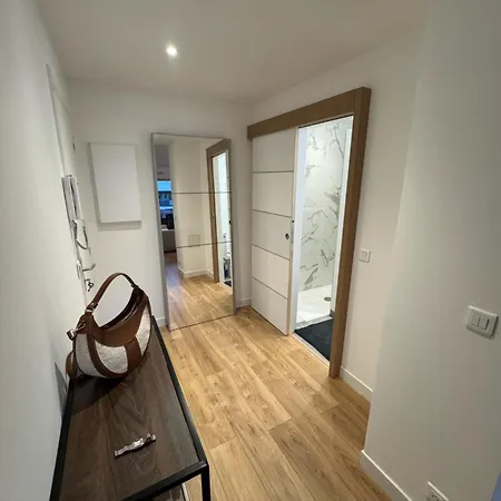 Fully Renovated Studio, Steps From With A Sunny Terrace And Free Wifi Apartment Antibes